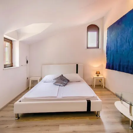 2 Bedroom Amazing In Apartman Koper