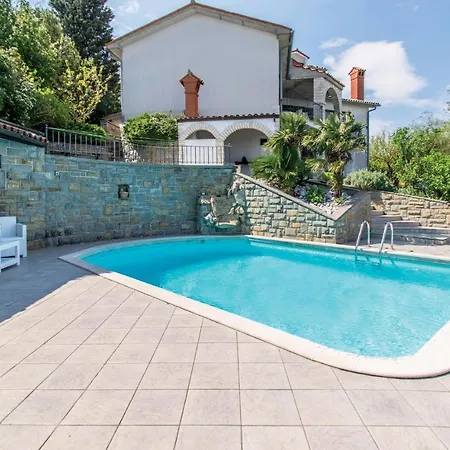 Beautiful In With House Sea View *
