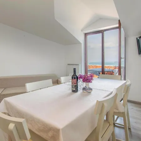 Apartman 2 Bedroom Amazing In Koper