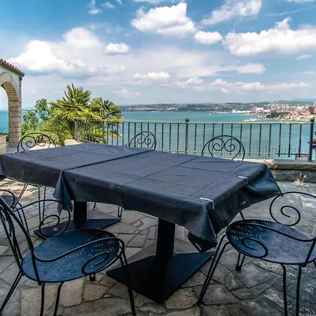2 Bedroom Amazing In Apartman Koper
